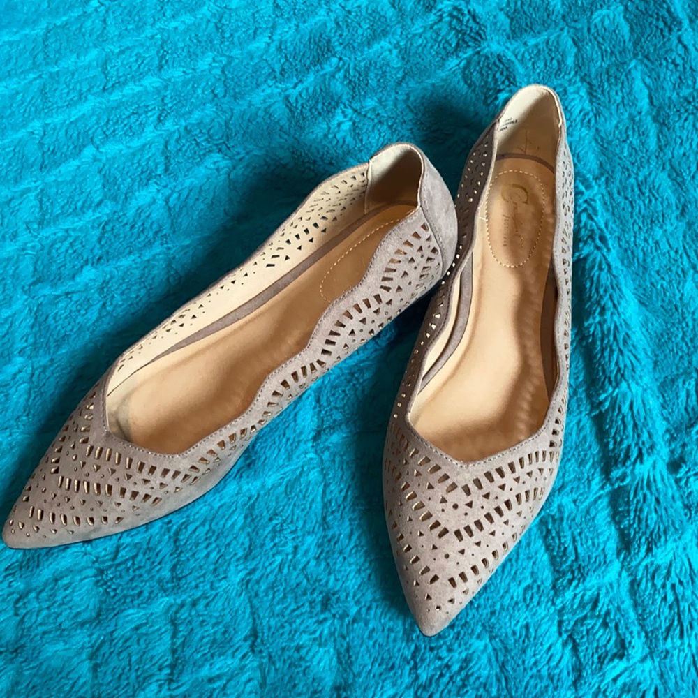Adorable Taupe grey flats!